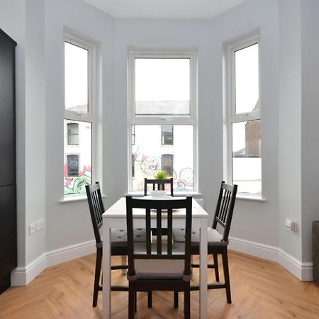 2 Bdr & 1 Bdr Apartments At Queens Uni By Belfast City Breaks Eksteriør billede