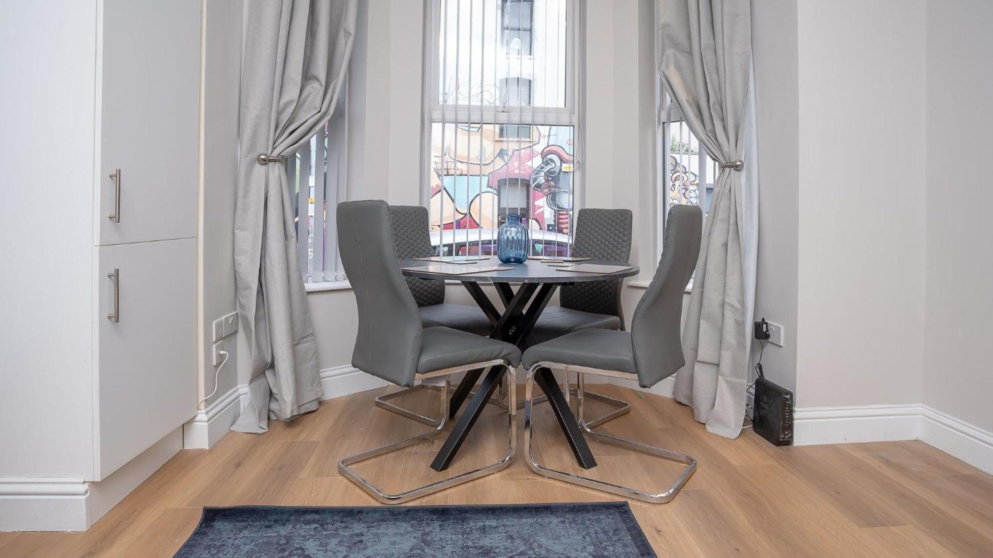 2 Bdr & 1 Bdr Apartments At Queens Uni By Belfast City Breaks Eksteriør billede